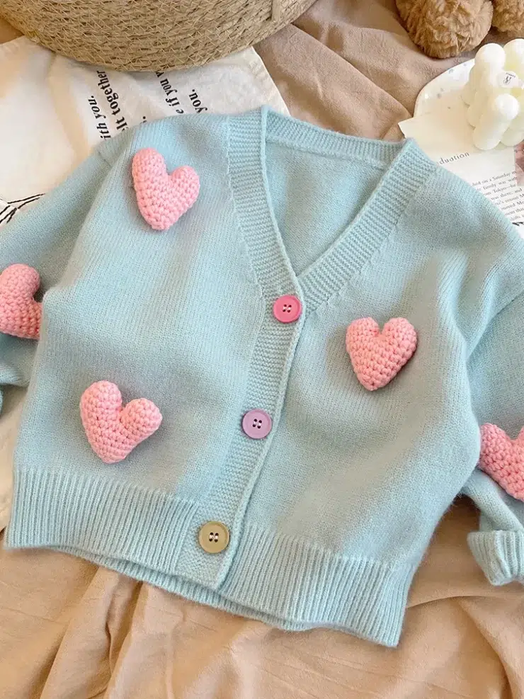 Cardigan coeur rose en relief pour fille