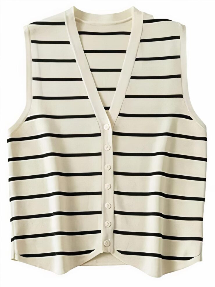 Cardigan sans manche rayé sur fond blanc.