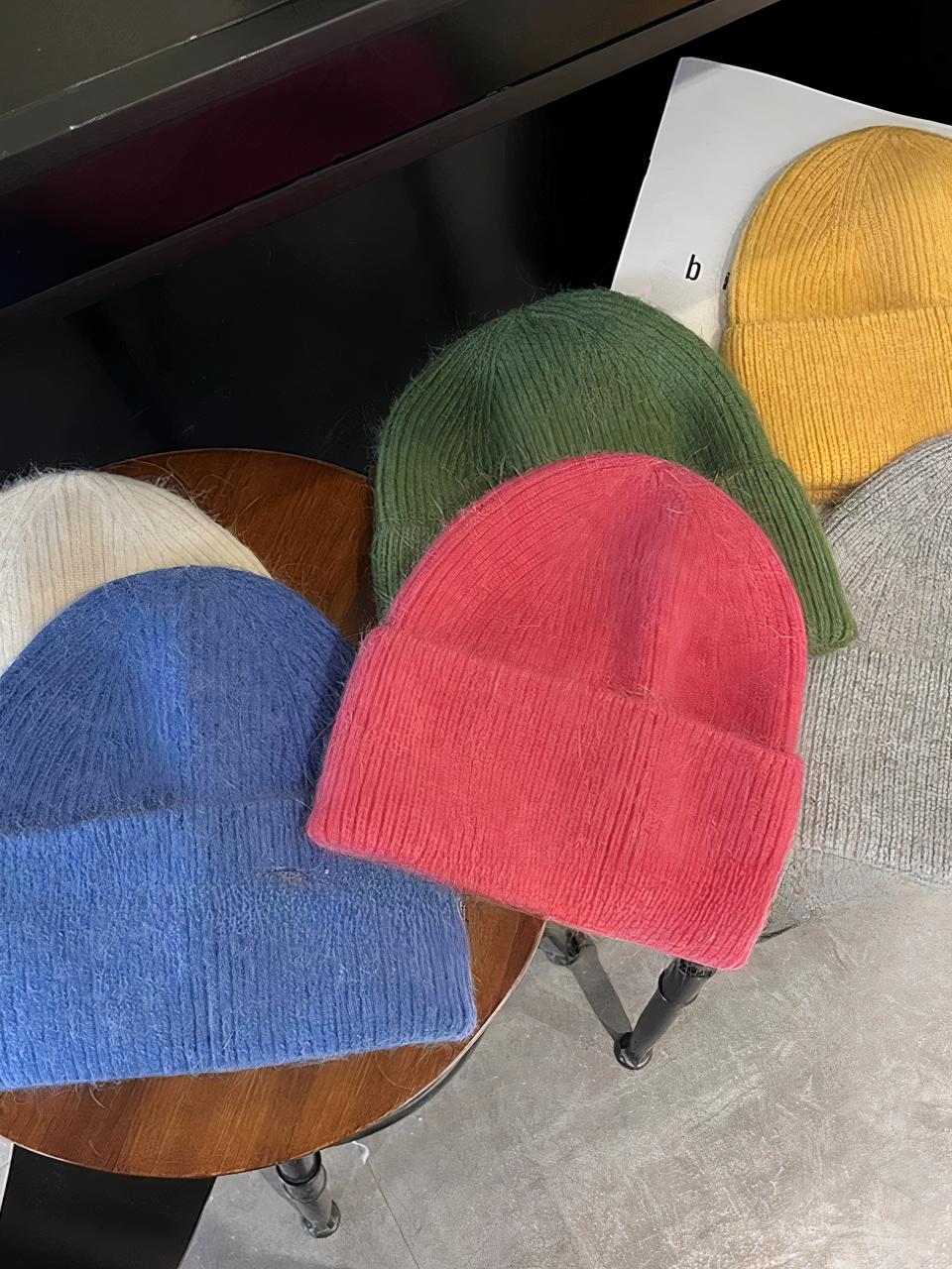 Bonnet d'hiver en angora Bonnet d'hiver en angora de différentes couleurs